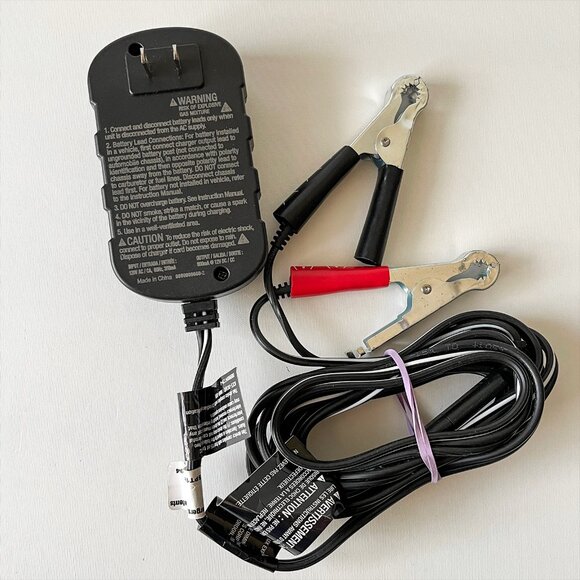 Schumacher Battery Charger and Maintainer Fully Automatic 0.8A Car Motorcycle - Picture 2 of 3